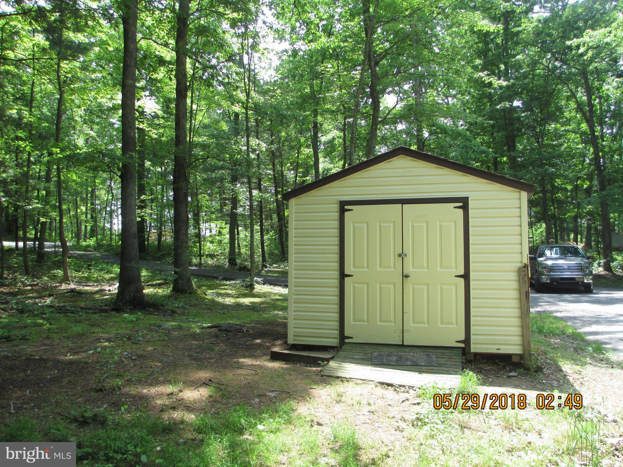 Hedgesville, WV 25427,3241 MOUNTAIN LAKE RD