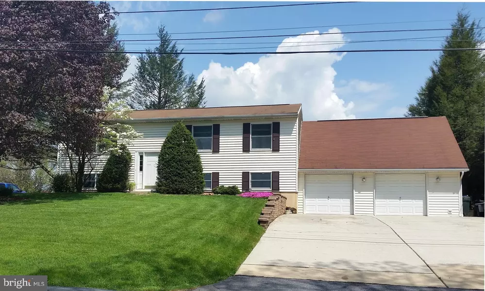 7736 GREEN HILL RD, Harrisburg, PA 17112