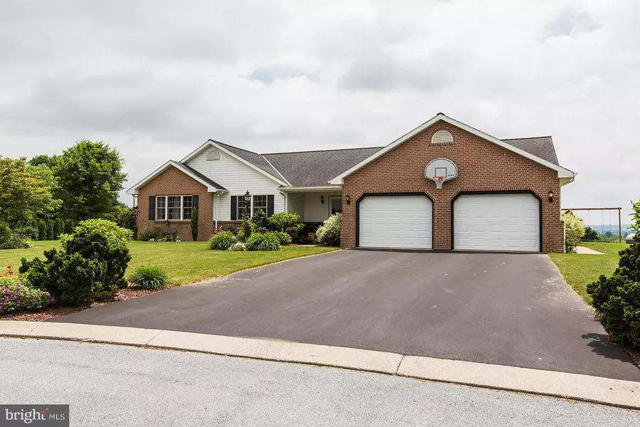 7 HONEYBEE CT, Myerstown, PA 17067