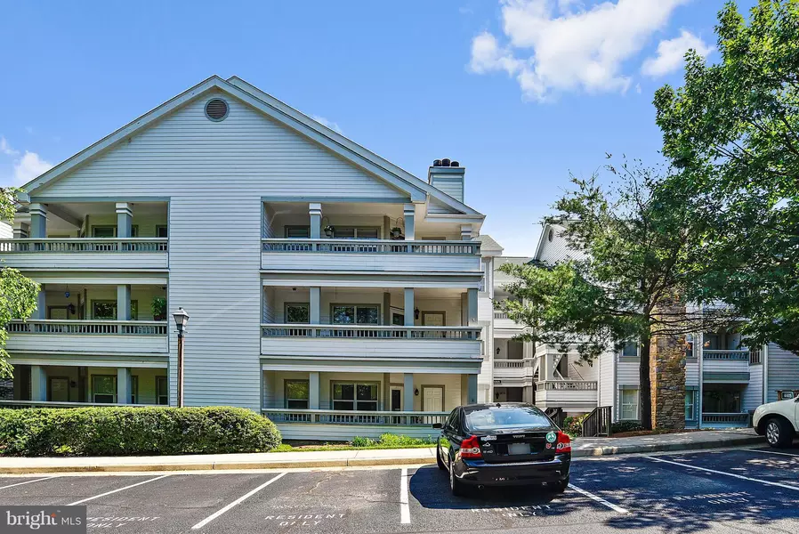 4405 SEDGEHURST DR #301, Fairfax, VA 22033