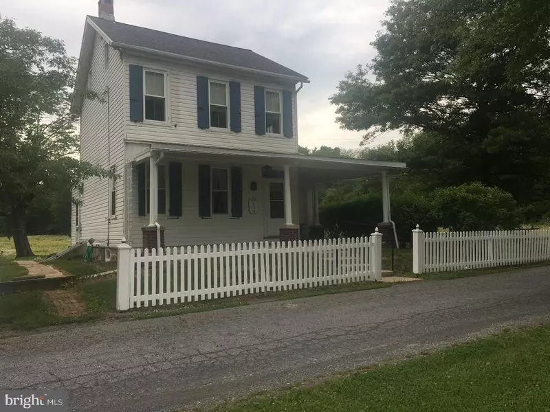 19 WALNUT ST, Shoemakersville, PA 19555