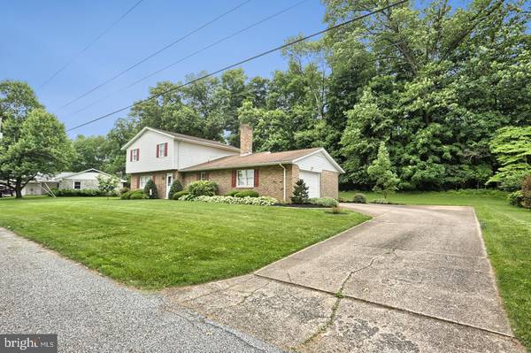 2710 WOODBINE ST, Mechanicsburg, PA 17055