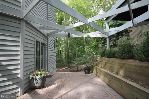 Reston, VA 20191,2118 OWLS COVE LN