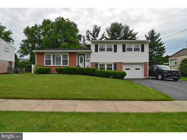 22 OCTAGON AVE, Sinking Spring, PA 19608