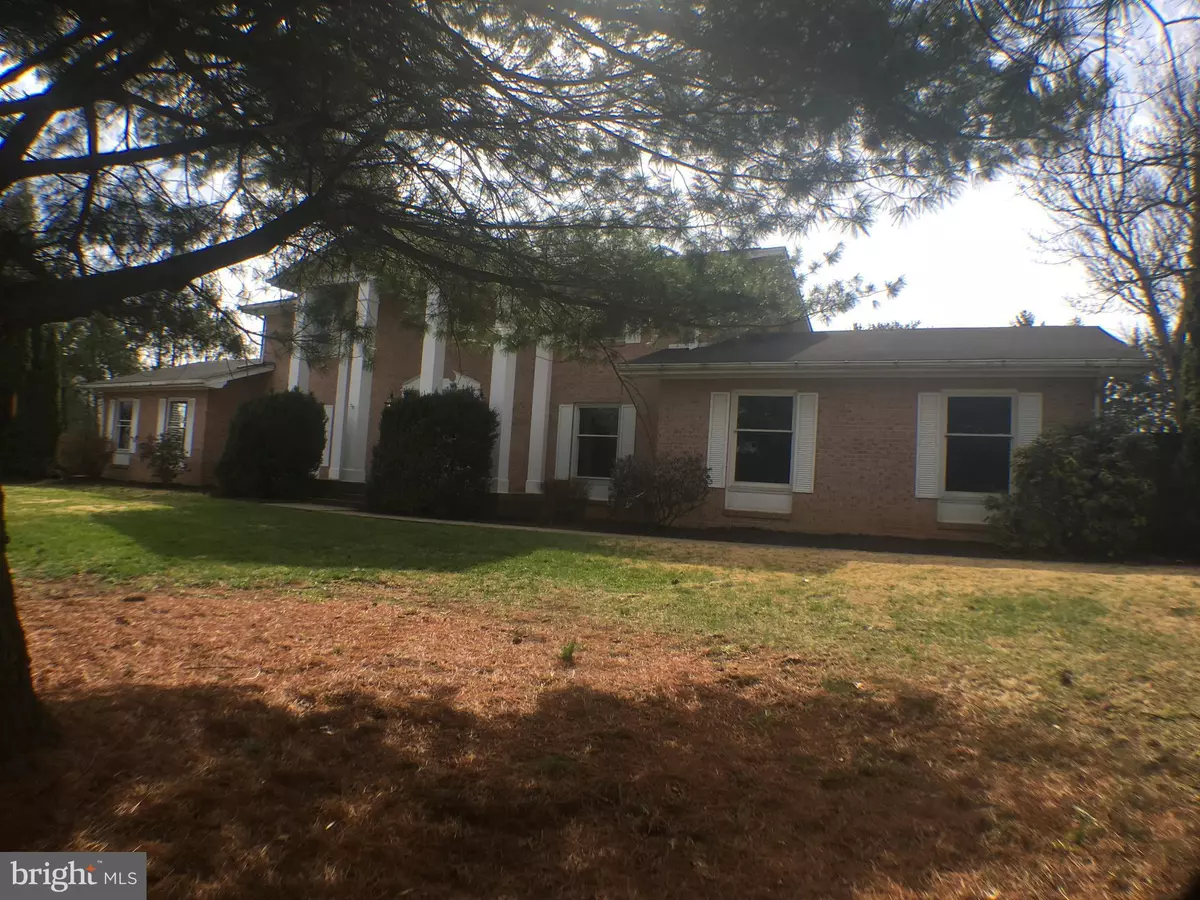 Martinsburg, WV 25401,818 HONEYSUCKLE DR