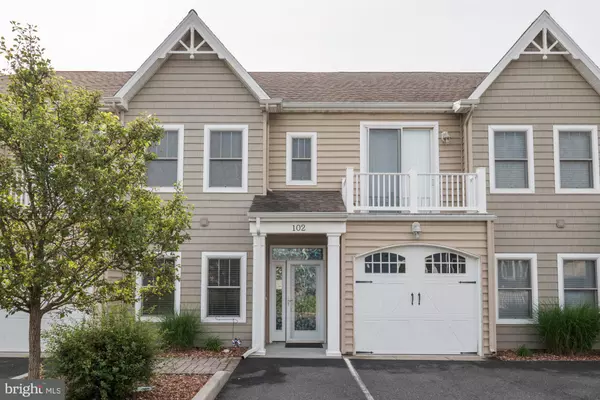 2 SMITHFIELD CT #102, Ocean View, DE 19970