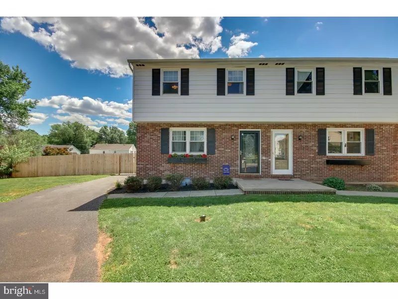 10 CHAR MAR LN, Royersford, PA 19468