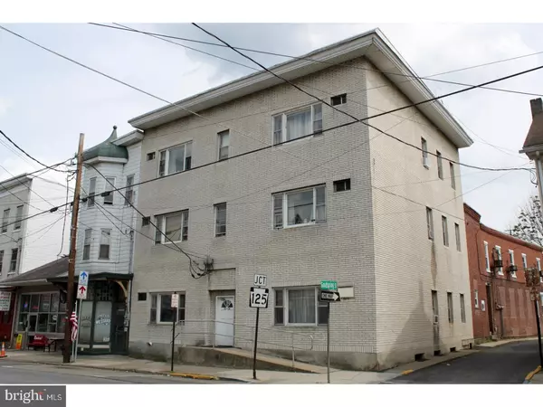 14 E MAIN ST, Tremont, PA 17981