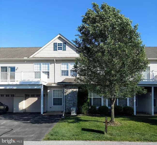 1004 CRESTVIEW LN, Stewartstown, PA 17363