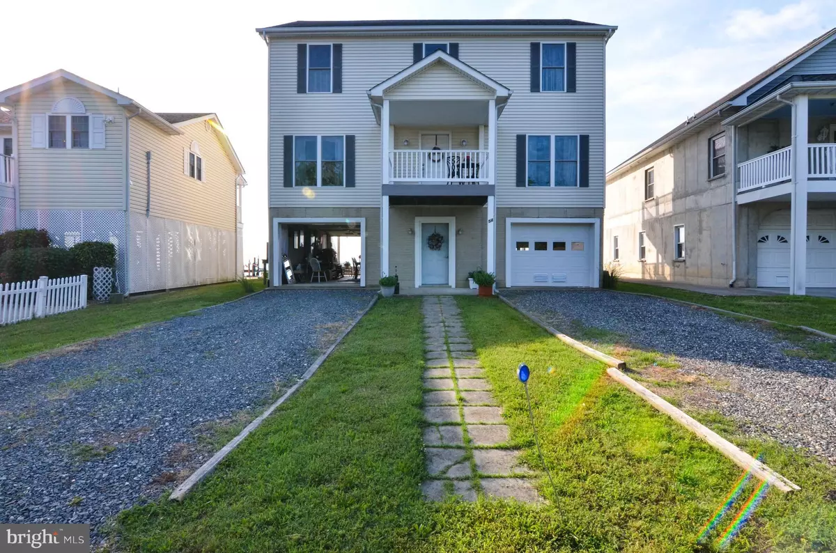 Colonial Beach, VA 22443,54 BEACH DR