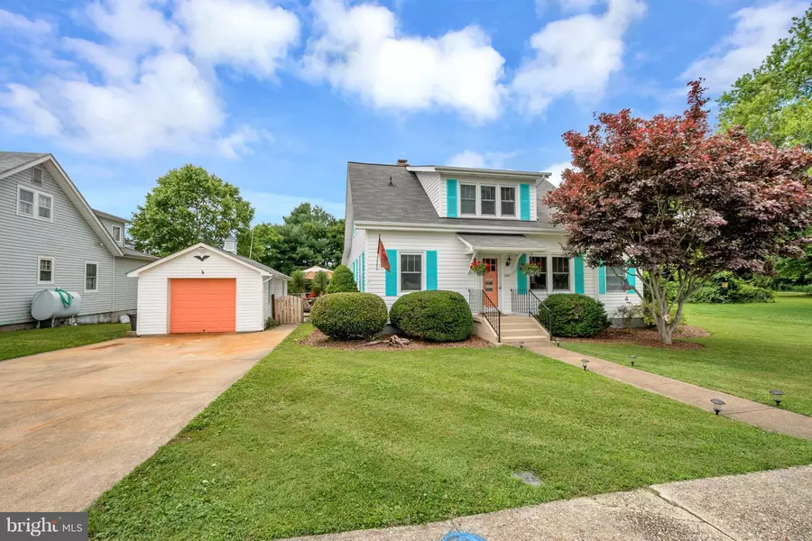 208 LYNNHAVEN AVE, Colonial Beach, VA 22443