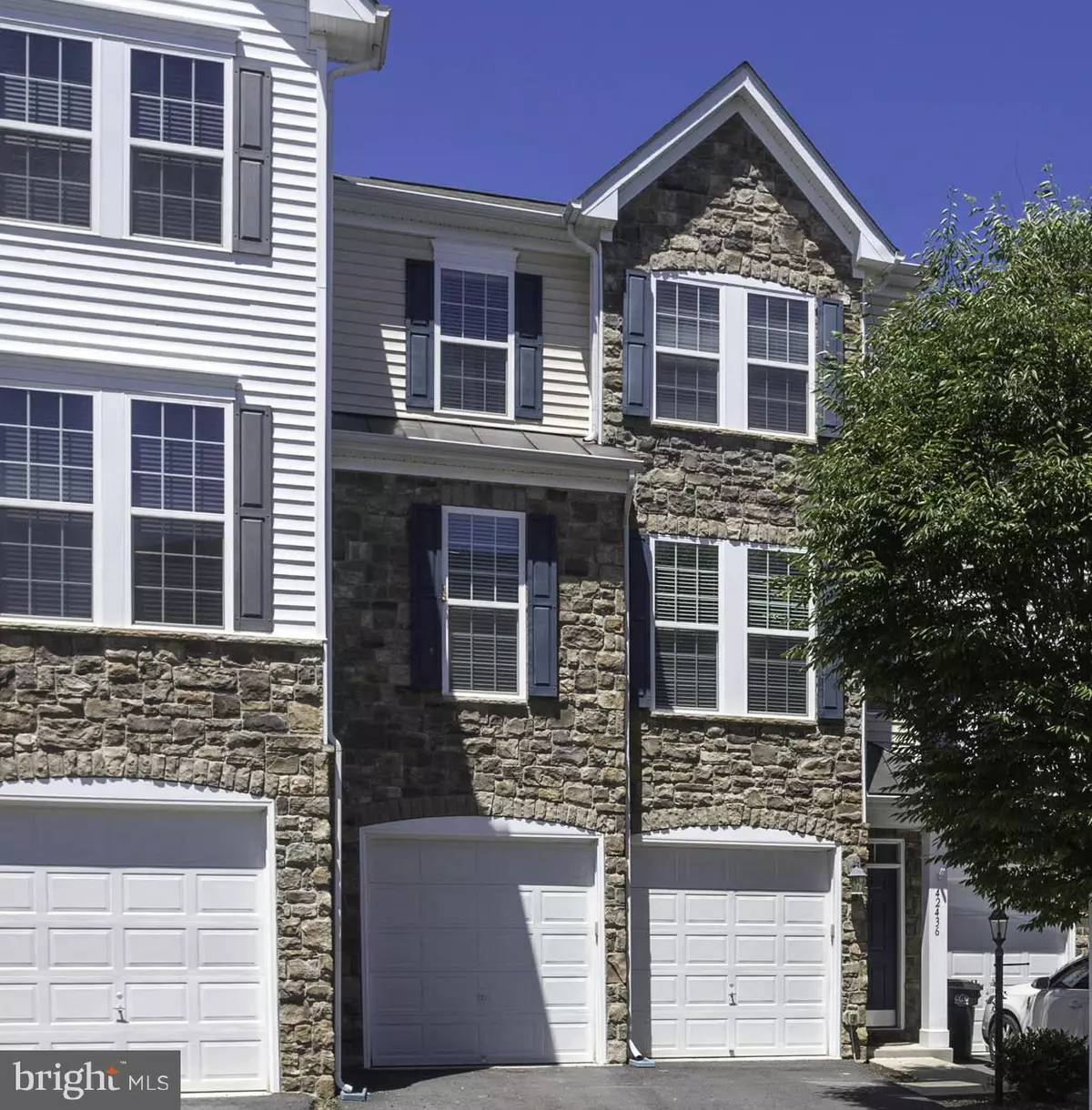 Ashburn, VA 20148,42436 GREAT HERON SQ