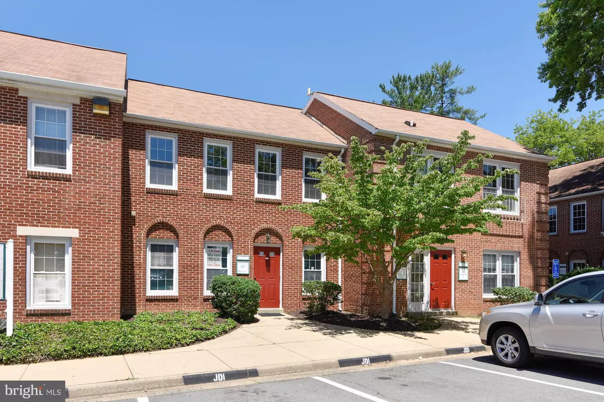 Fairfax, VA 22030,10355 DEMOCRACY LN #B