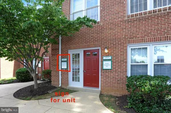 Fairfax, VA 22030,10355 DEMOCRACY LN #B