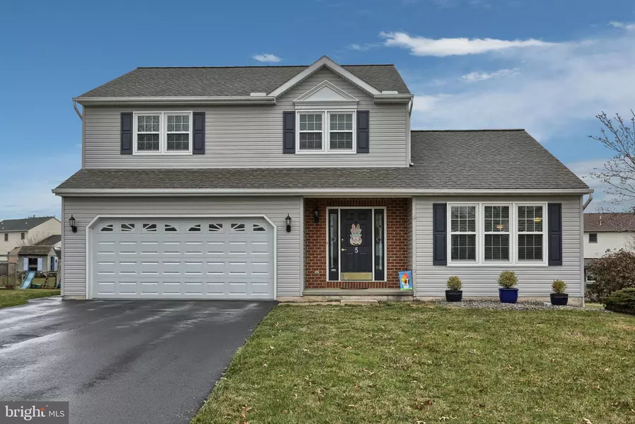 5 N CATERPILLAR CT, Myerstown, PA 17067