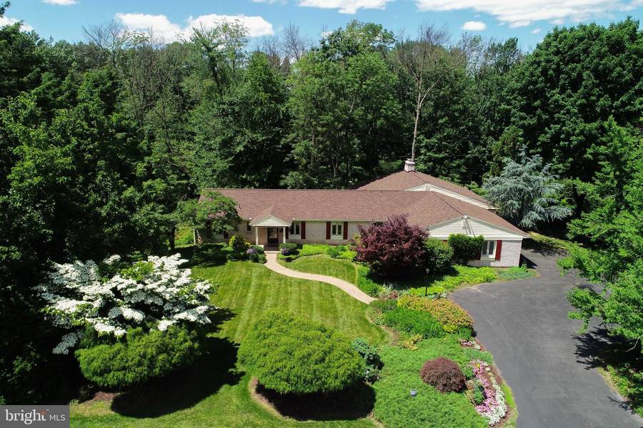 102 MEADOWBROOK LN, Elizabethtown, PA 17022