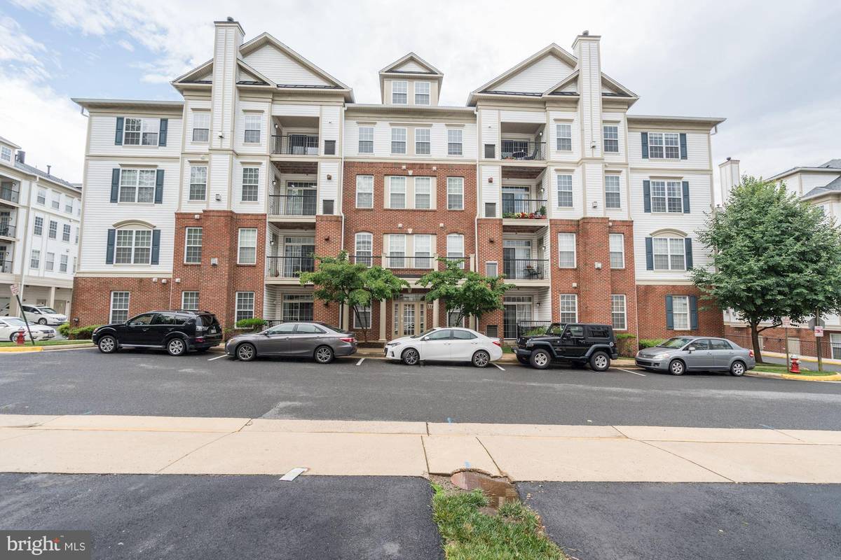 Fairfax, VA 22030,11623 CAVALIER LANDING CT #405