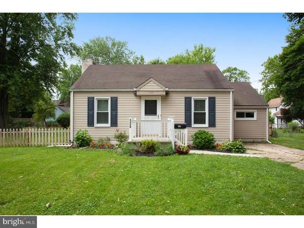 135 LONGSHORE AVE, Yardley, PA 19067