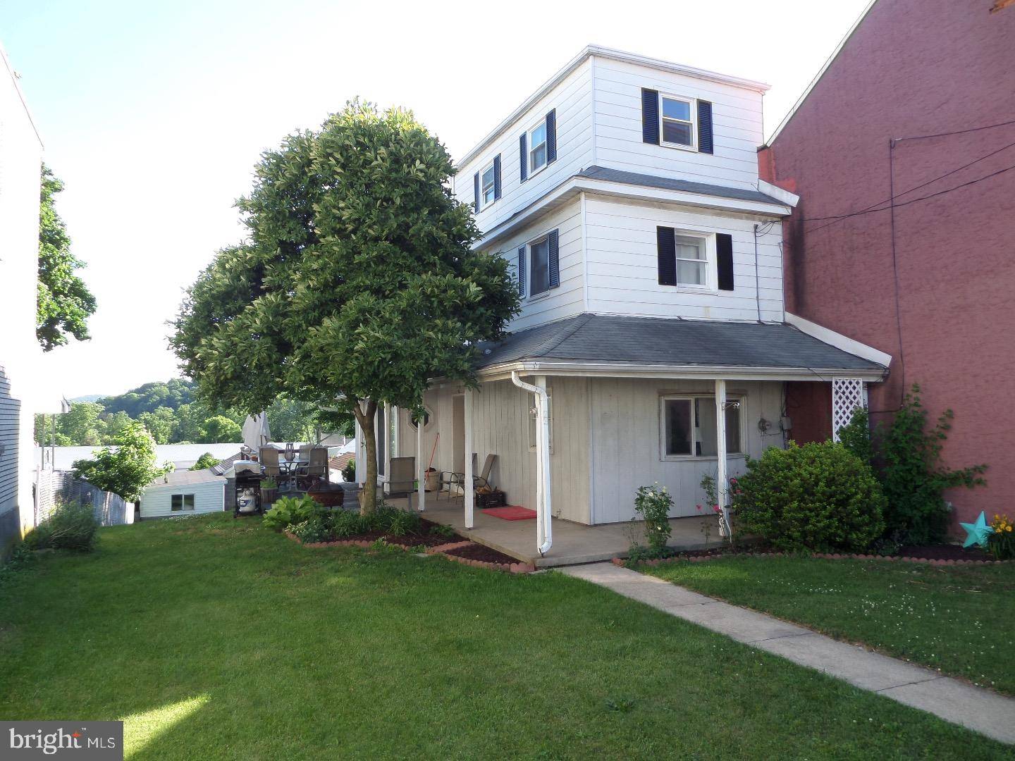 44 N CENTRE AVE, Leesport, PA 19533