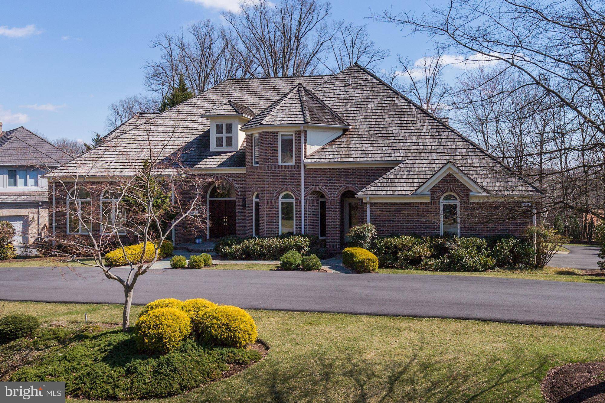 9832 AVENEL FARM DR, Potomac, MD 20854