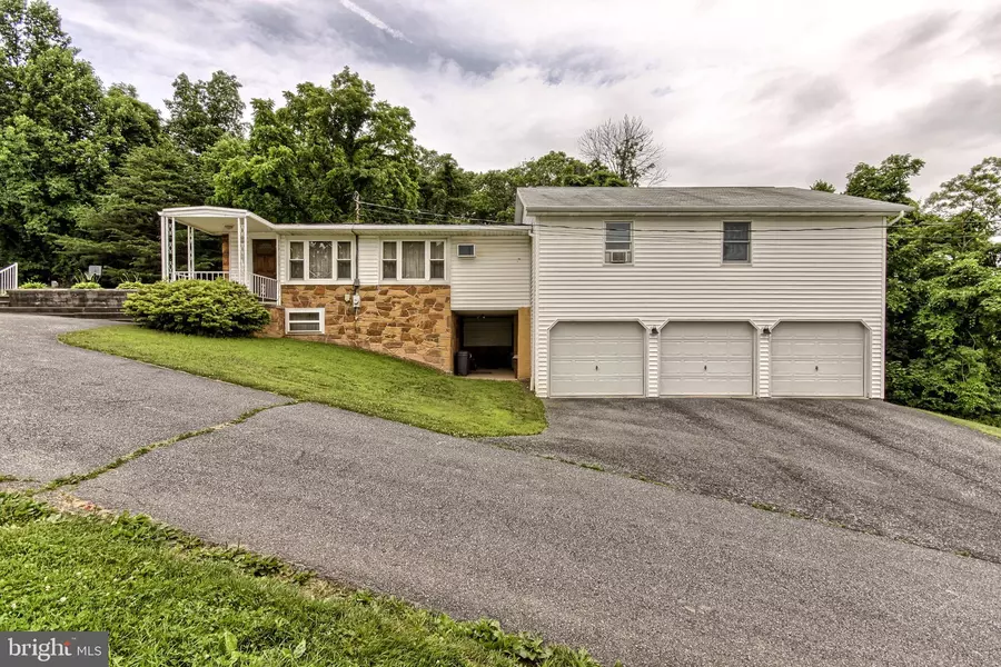 226 NOTCH RD, Duncannon, PA 17020