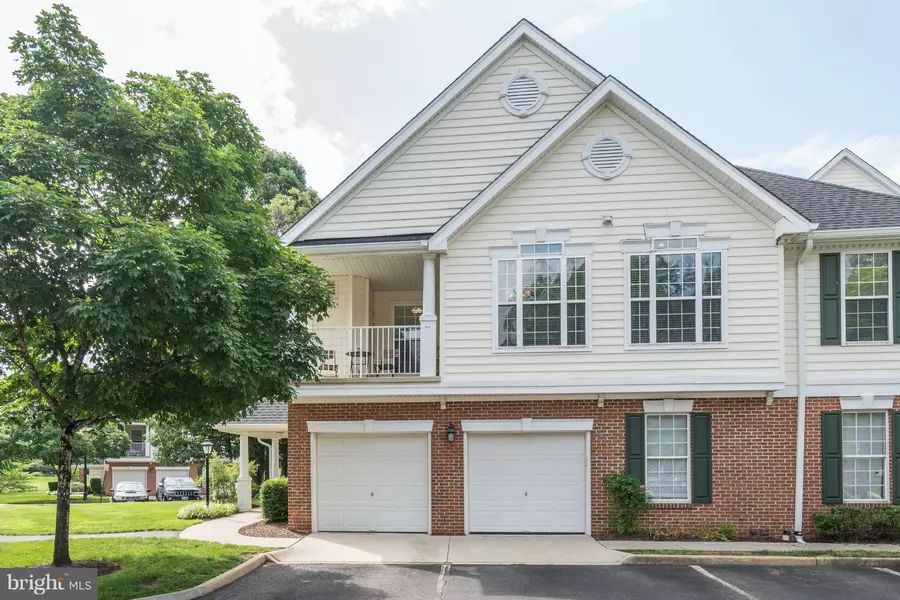 25272 RIFFLEFORD SQ #200, Chantilly, VA 20152