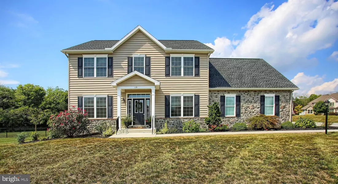 19 OLD COACH LN, Carlisle, PA 17013