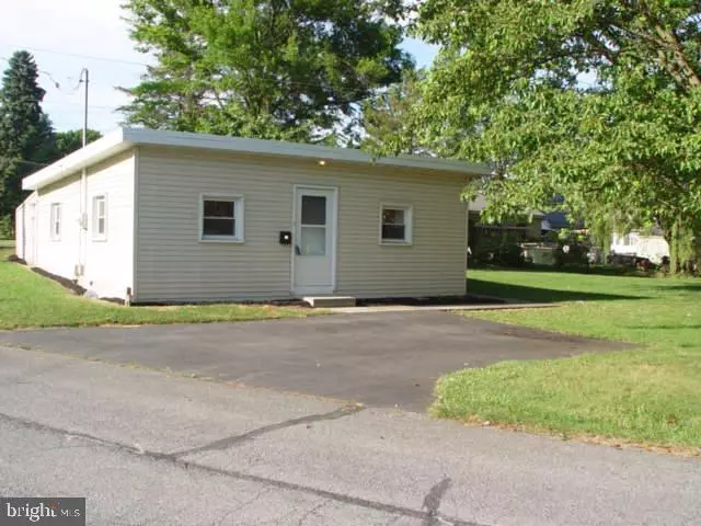 11 WALNUT ST, Mount Joy, PA 17552