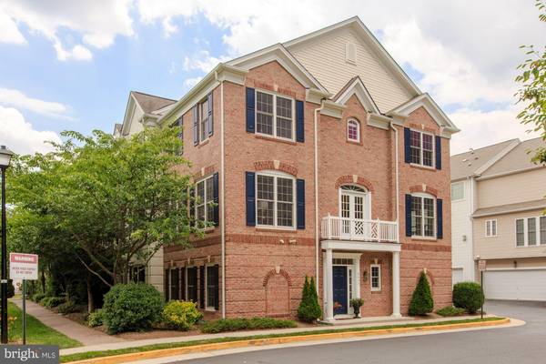 2409 HUNTINGTON PARK DR, Alexandria, VA 22303