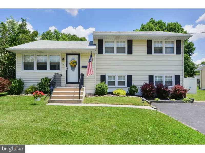 18 BEAVER DR, Barrington, NJ 08007