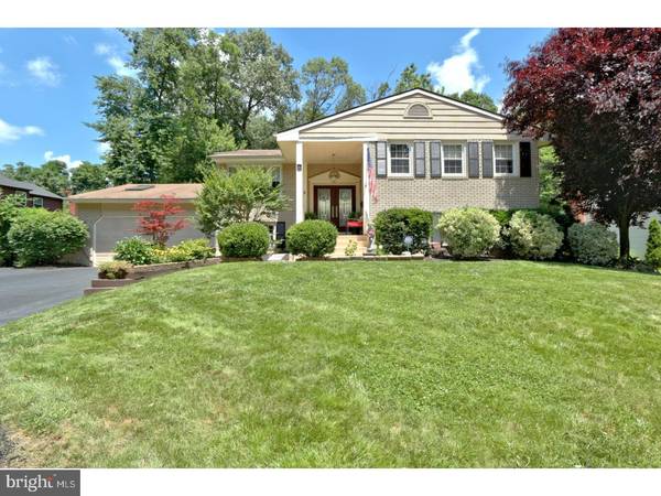 8 DARIEN DR, Cherry Hill, NJ 08003