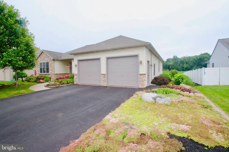 45 OLDE FORGE DR, Elizabethtown, PA 17022