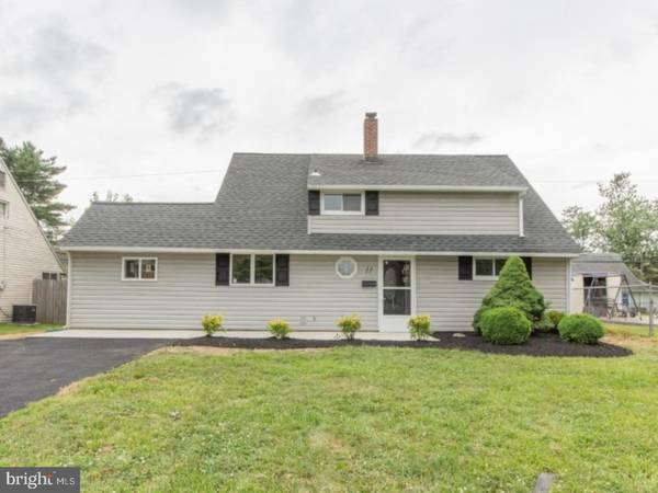 11 GREAT OAK RD, Levittown, PA 19057