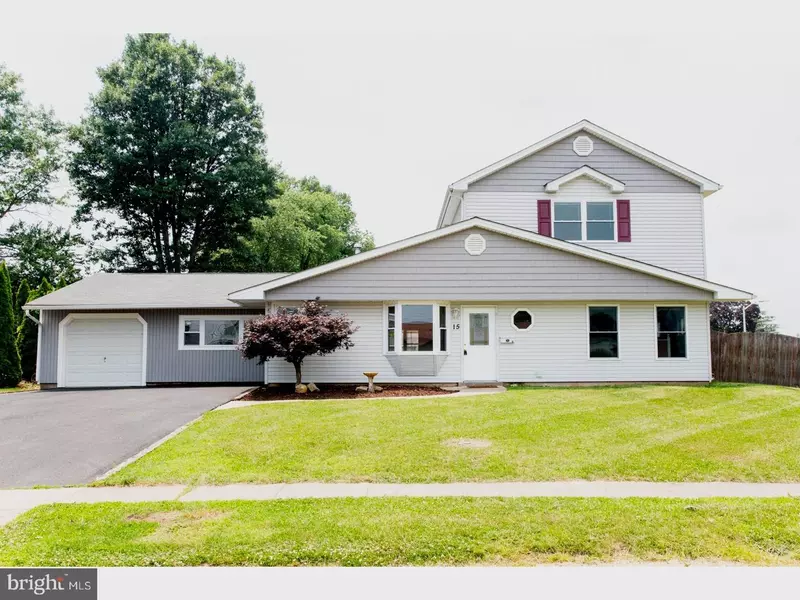 15 CRANBERRY LN, Levittown, PA 19055