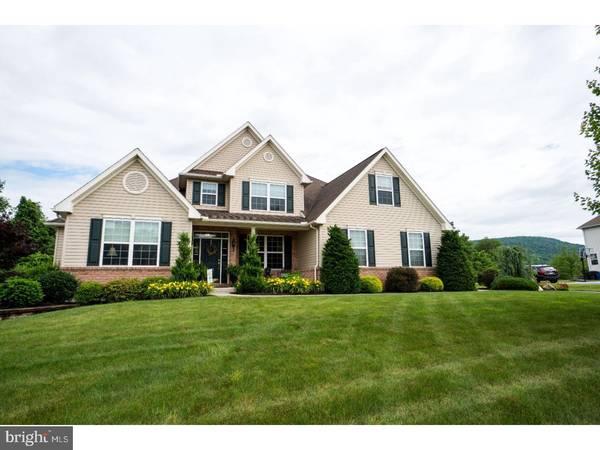 321 WOODS EDGE DR, Douglassville, PA 19518