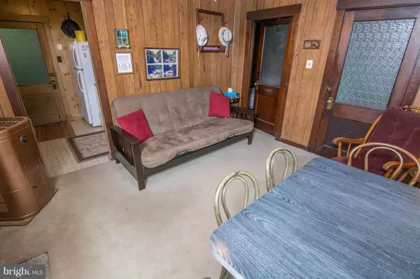 Oakland, MD 21550,76 MCCOMAS BEACH TER