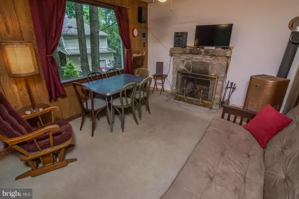 Oakland, MD 21550,76 MCCOMAS BEACH TER