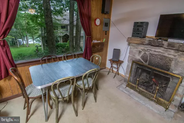 Oakland, MD 21550,76 MCCOMAS BEACH TER