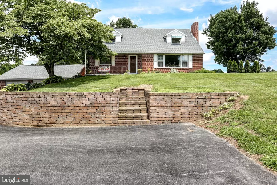 1377 COLEBROOK RD, Middletown, PA 17057