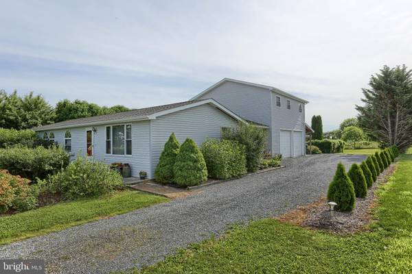 39 BLUE POND RD, Newville, PA 17241