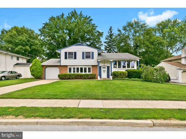 30 DARTMOUTH DR, Delran, NJ 08075