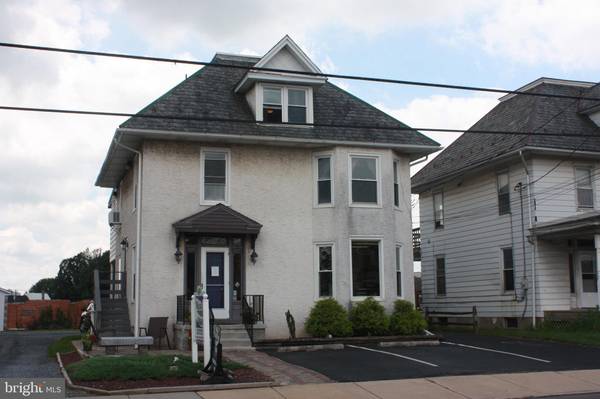 350 E MAIN ST, New Holland, PA 17557