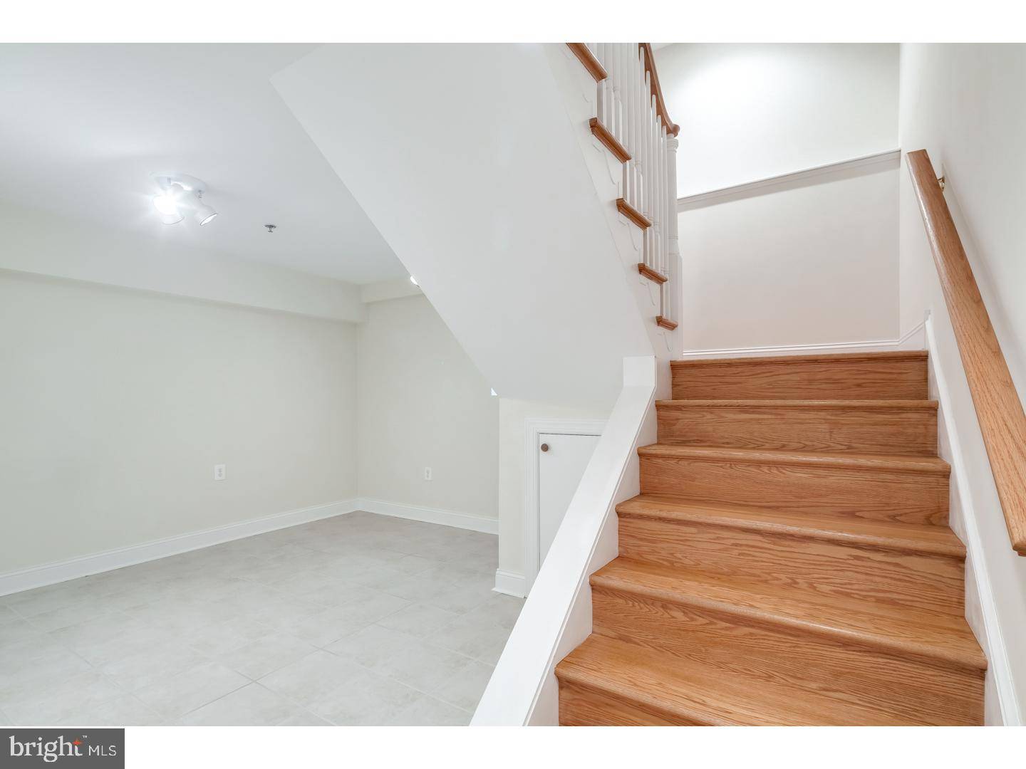 Philadelphia, PA 19147,801 S DARIEN ST