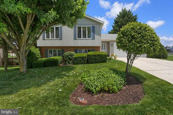 35 BAYBERRY DR, Mechanicsburg, PA 17050