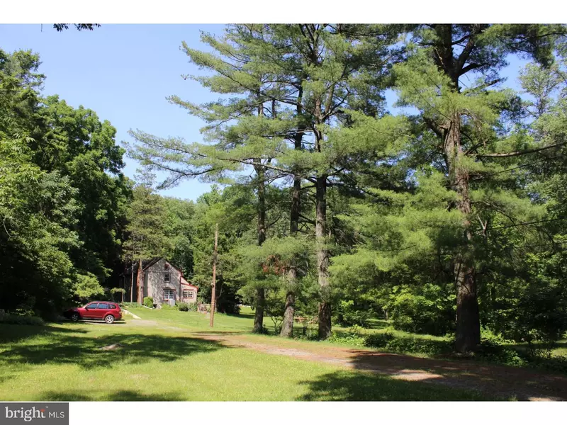 1975 DEEP CREEK RD, Perkiomenville, PA 18074