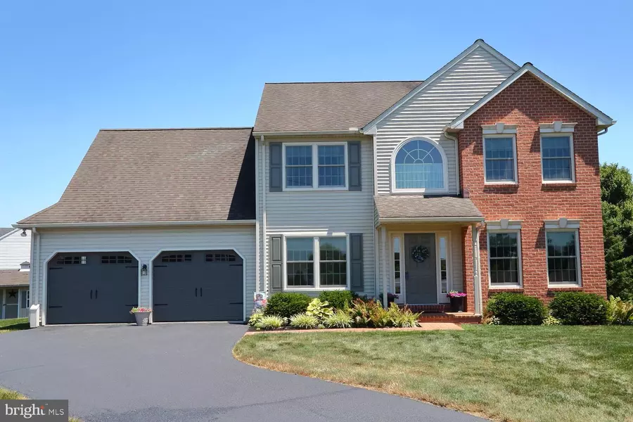 3 LONGENECKER RD, Lititz, PA 17543