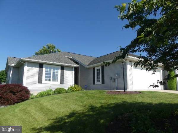 3890 FARMSTEAD DR, Fayetteville, PA 17222