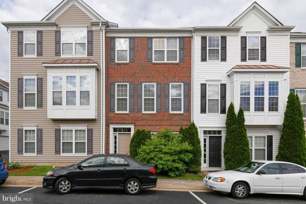 5042 VILLAGE FOUNTAIN PL, Centreville, VA 20120