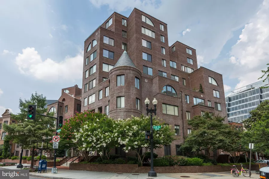 3 WASHINGTON CIR NW #703, Washington, DC 20037