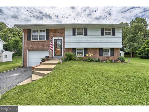 205 LYNN ST, Robesonia, PA 19551